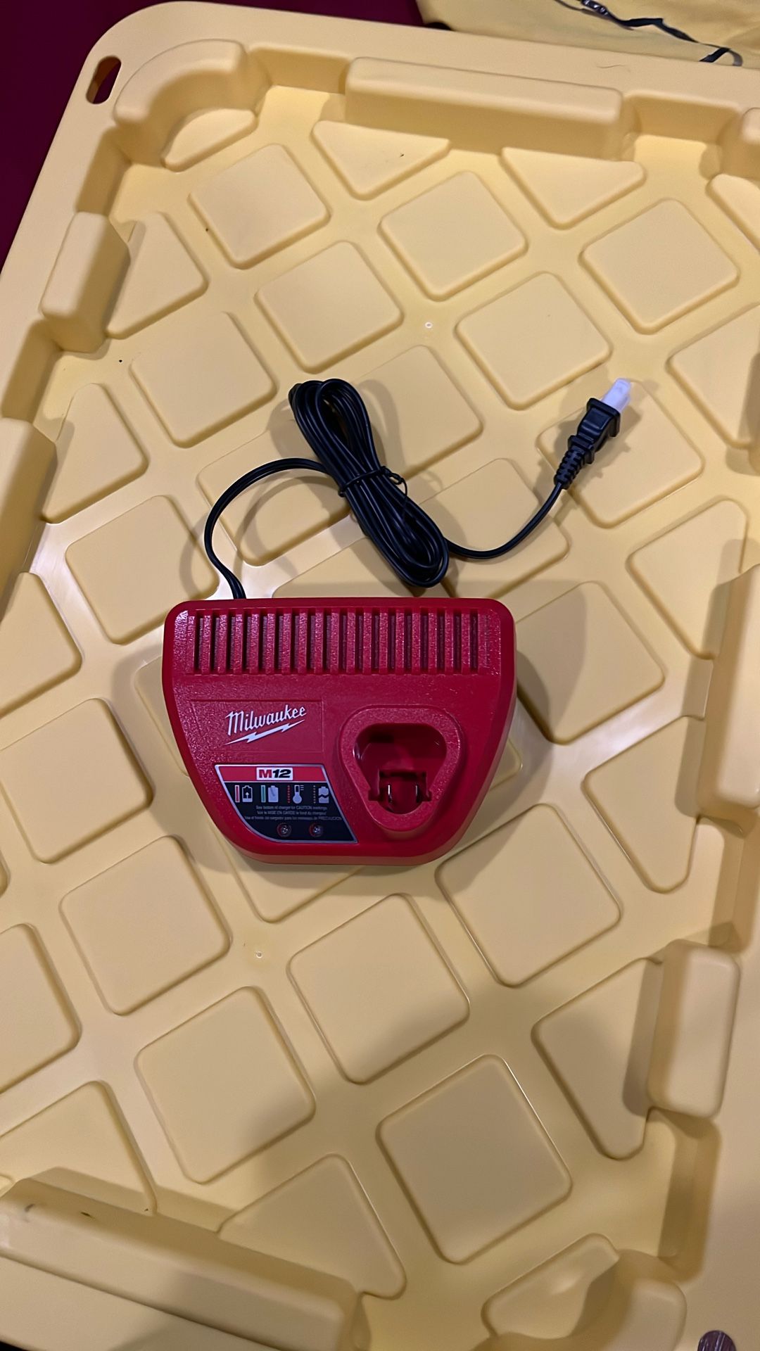 Milwaukee M12 Charger