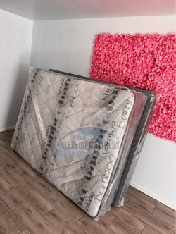 Queen mattress pillow top set with box spring (2pc - new)