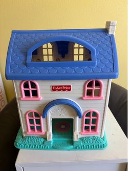 Tittle people play house