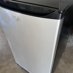 Whirlpool Mini Fridge 