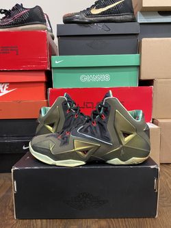 LEBRON XI “KINGS PRIDE”