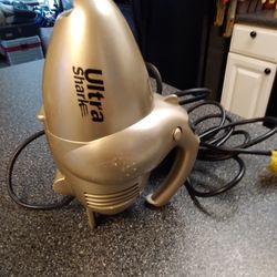 ULTRA. SHARK. CAR   VACUUM WORKS GREAT 