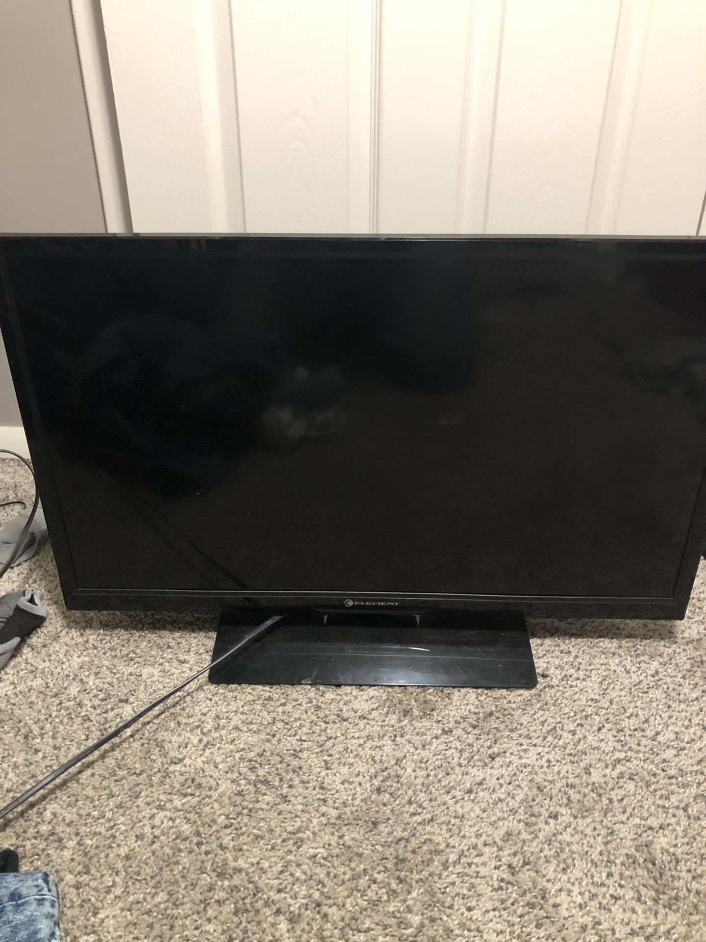 32 inch elements TV