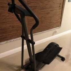 Elliptical Machine/Maquina De Ejercisio Nueva