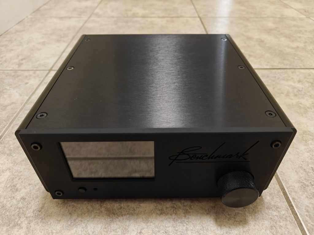 Benchmark LA4 Line Amplifier Preamplifier Preamp Black With Remote