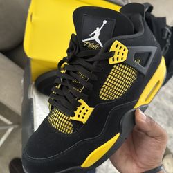 Black Jordan 4s 