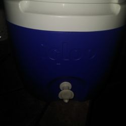 Igloo Beverage Cooler