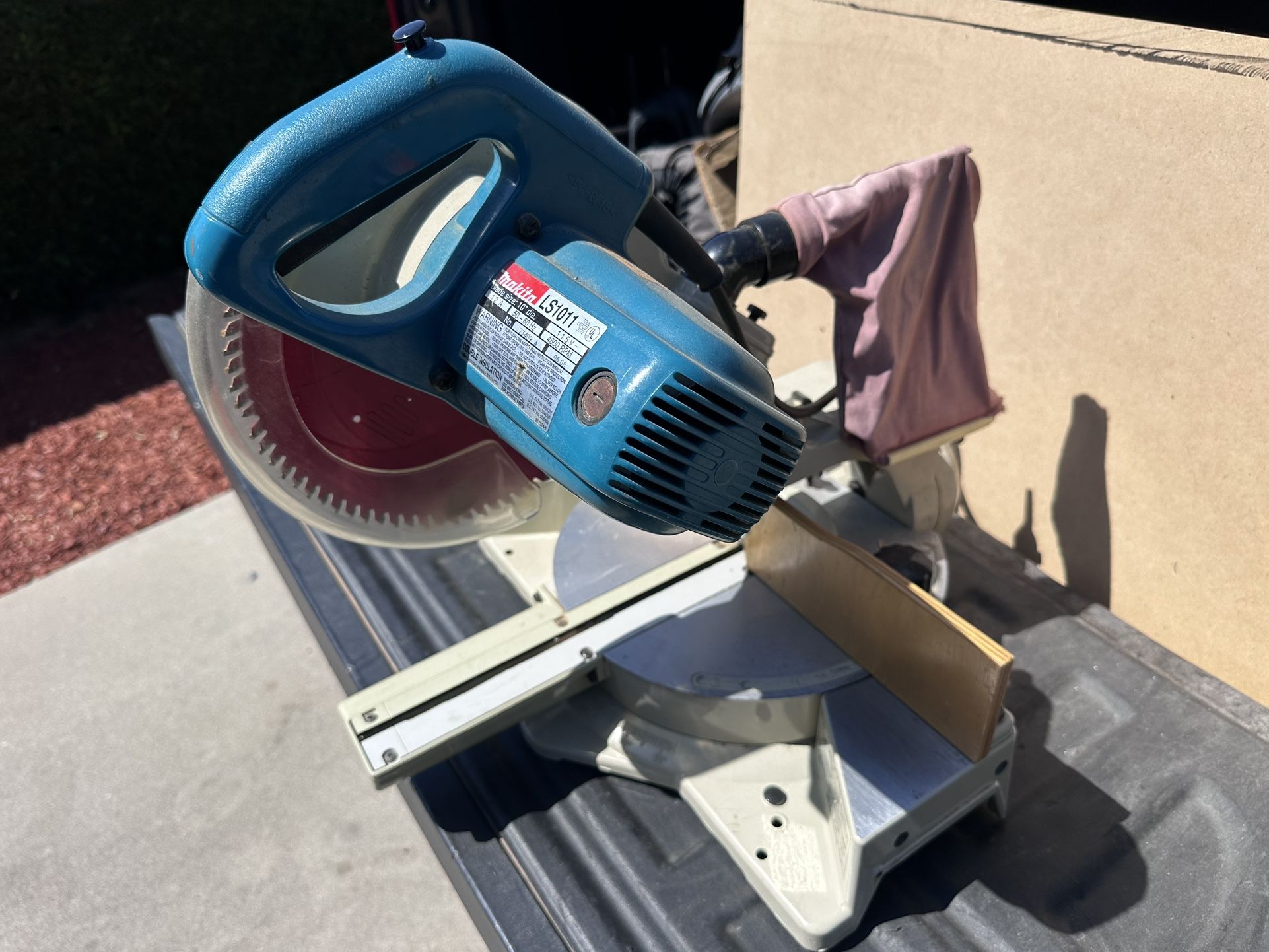 Makita LS1011 7.5" Compound Miter Saw