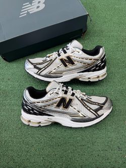 NEW BALANCE 1906R WHITE METALLIC GOLD SIZE 10