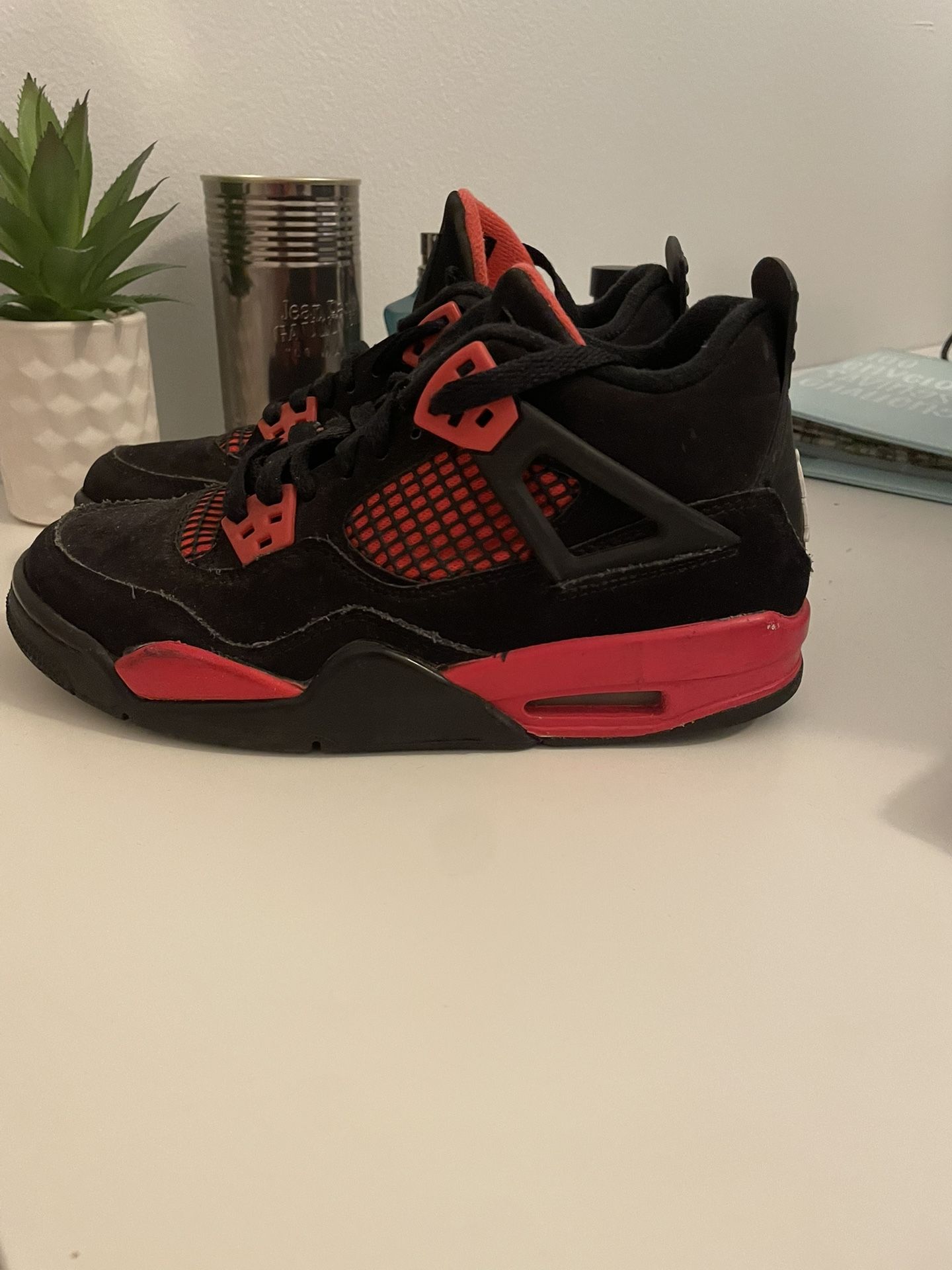 Jordan 4 Retro Red Thunder Fully Authentic For Boys Size 4.5Y