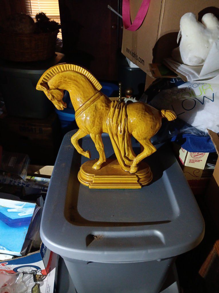 Trojan horse statue