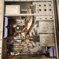 Vintage Windows 2000 Tower PC – Collector’s Condition / Fully Original Retro Build