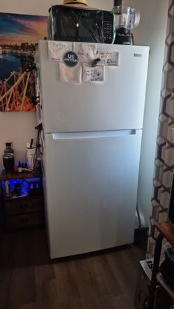 White Top-Freezer Refrigerator