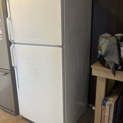 GE 18.2 cu Ft. refrigerator & no frost freezer