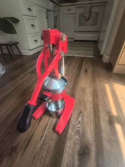 Cast iron juicer