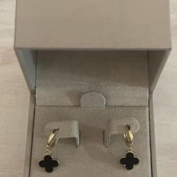 VanCleef Dupe Rachel Zoe Black Gold Clover Earrings