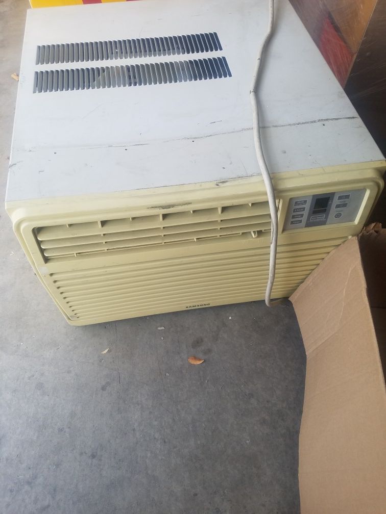 Powerful window ac with remote