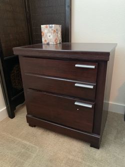 Night stands (2)