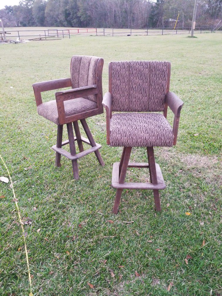 2 Nice Confortanle Chairs  