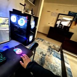 MSI Aegis R Gaming Desktop - Intel Core i7-14700F NVIDIA GeForce RTX 4070 32GB