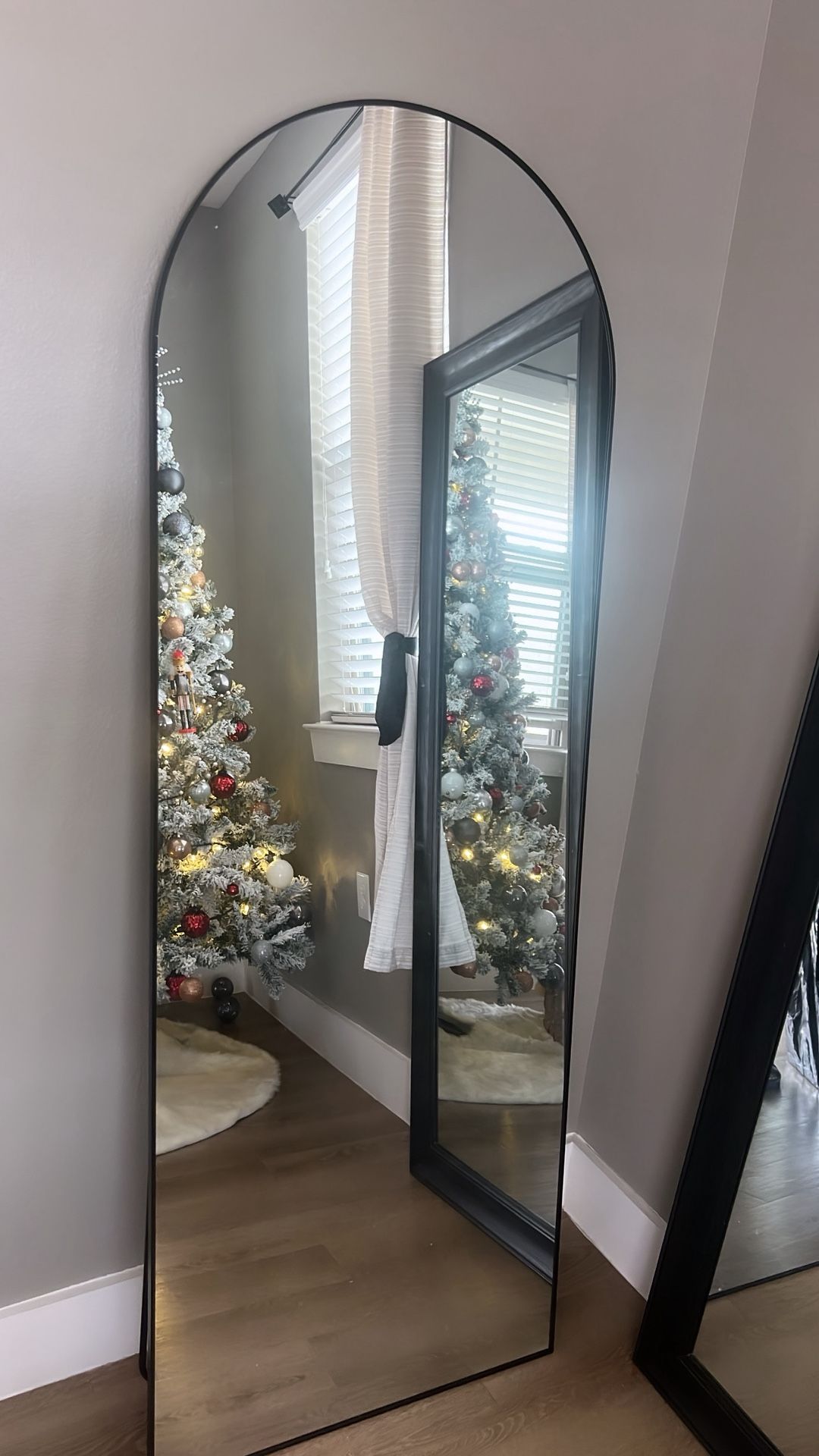 Large Floor Frame Round Top