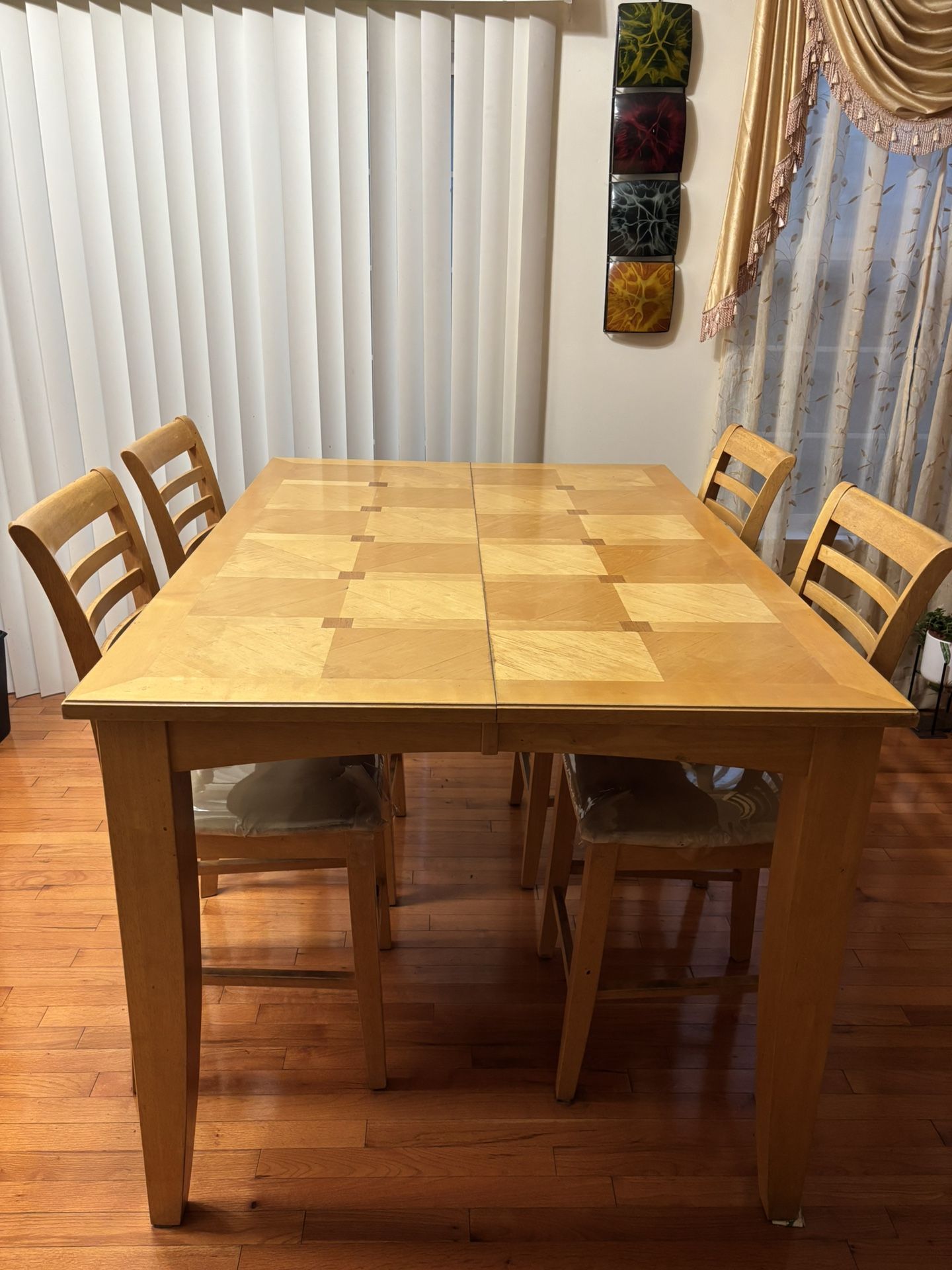 Solid wood dining table (expandable)