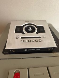 APOLLO TWIN (NEEDS KNOB)