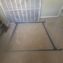 Queen Size Metal Frame On Rollars