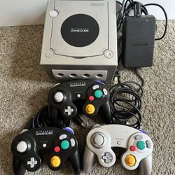 Nintendo Gamecube Console with 3 Controllers & Power Cord VINTAGE RARE Bundle