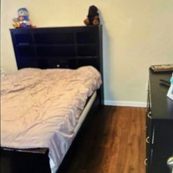Full Size Bed And Drawer