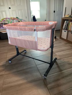 Pink bedside bassinet