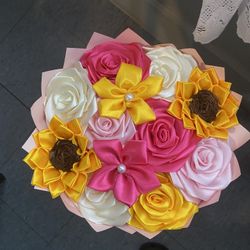 Pink bouquet with sunflowers