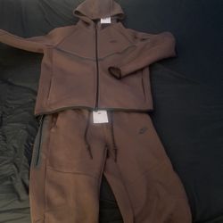 brand new nike tech sweatsuit with tags medium