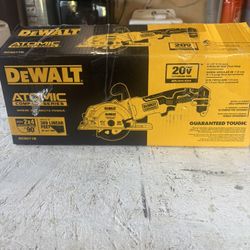 DEWALT ATOMIC COMPACT SERIES 20 BRAND NEW IN THE BOX V LITHIUM IOM BRUSHLESS4  1/2 Circular Saw 