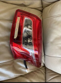 2018 Nissan Altima Right Side Tail Light Samall Crack