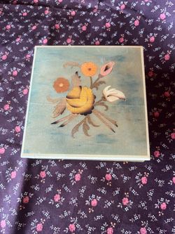 Vintage velvet lined trinket box or jewelry box
