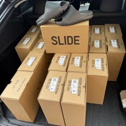 Yeezy Slides 