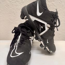 NIKE BASEBALL CLEATS SIZE 1.5 / BOYS SHOES  