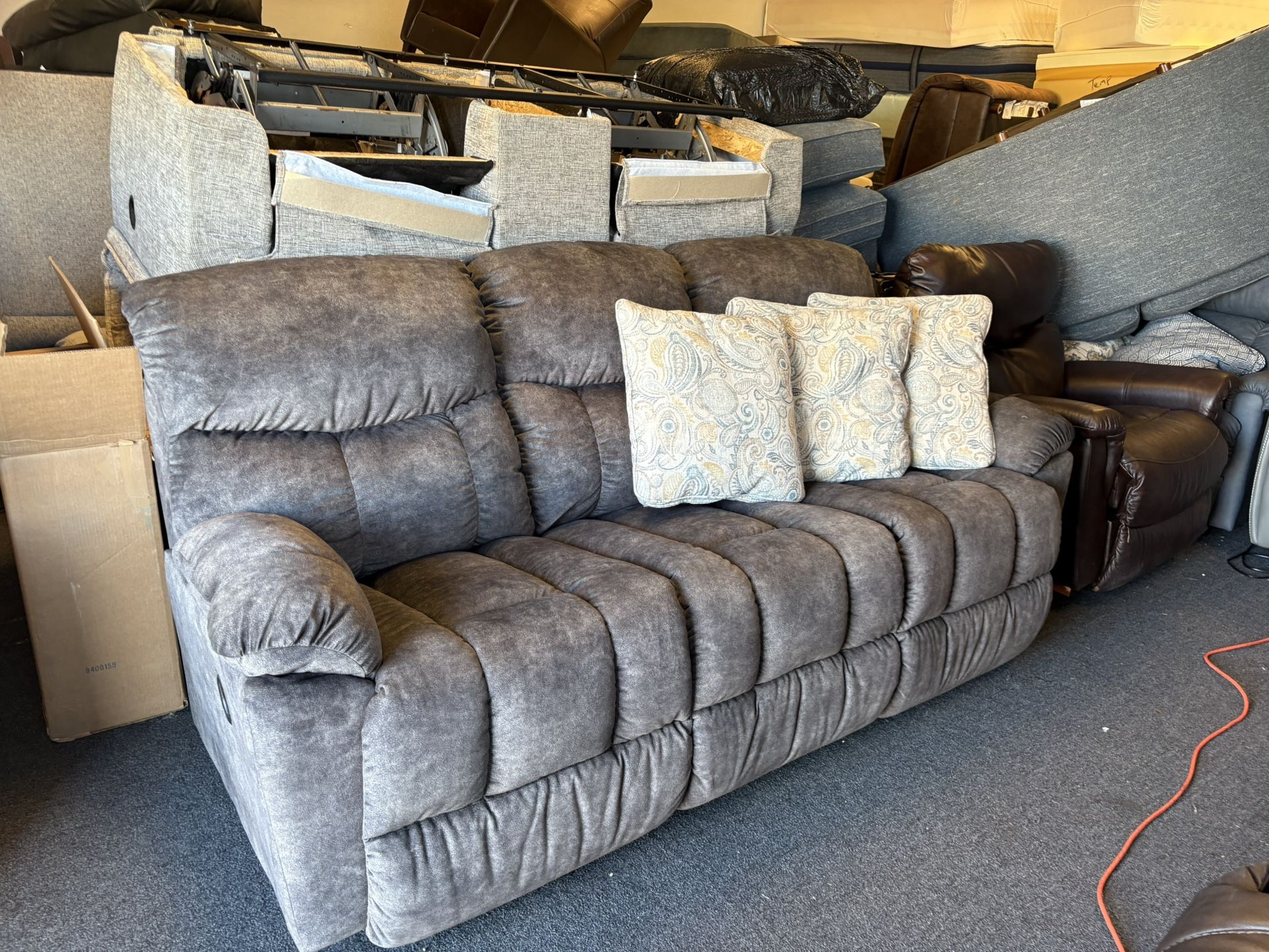 Beautiful Brand New Lazy Boy Motion Recliner Sofa / Couch 900. Free Delivery 