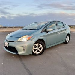 2013 Toyota Prius Four (Sea Glass Pearl) - 105,000 Miles