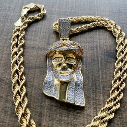 Lab Diamond Micro Pave CZ 🧨🧲🎉🎁JESUS Pendant with 24” Rope Chain necklace 💰💸all Gold Bonded 💯♨️🔱⚠️💯Made to Last‼️