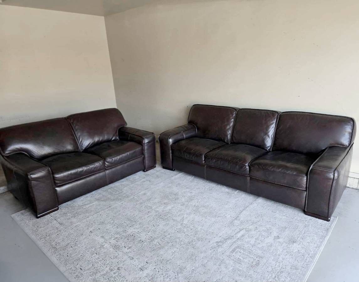Beautiful Leather Sofa and Loveseat Set