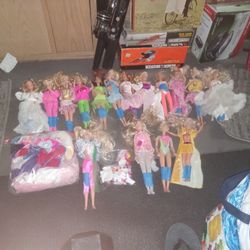 12 1966 Barbies 1 1975 3 1987 1bag Of Clothes  1bag Of Shoes 