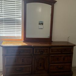 Dresser With Mirror 