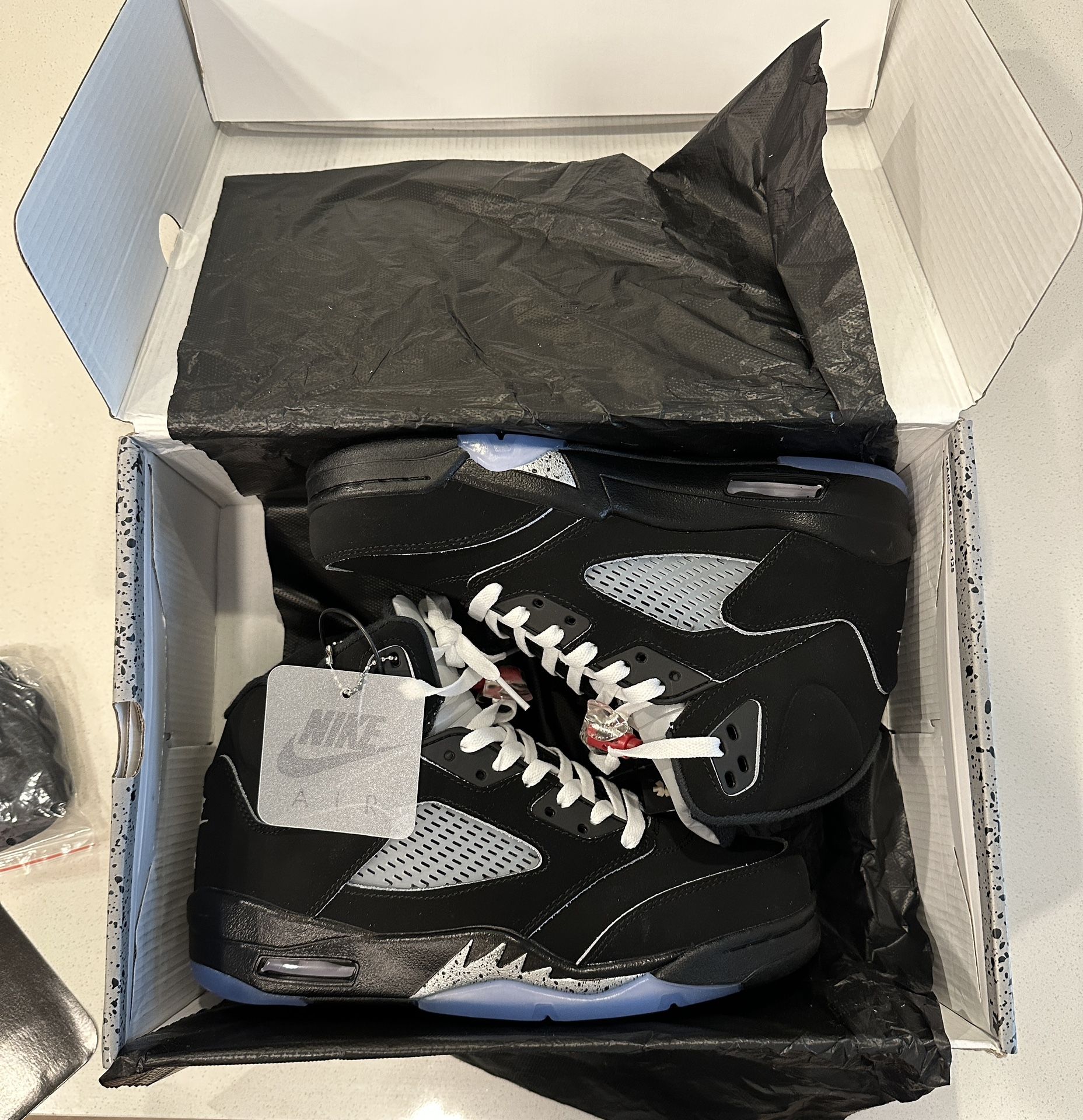 RETRO 5 BLACK METALLIC REIMAGINED