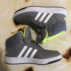 NEW!!! Adidas (size 7) Hoops 2.0 Mid Sneaker*