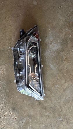 Right Head Lamp 2021 Toyota RAV4