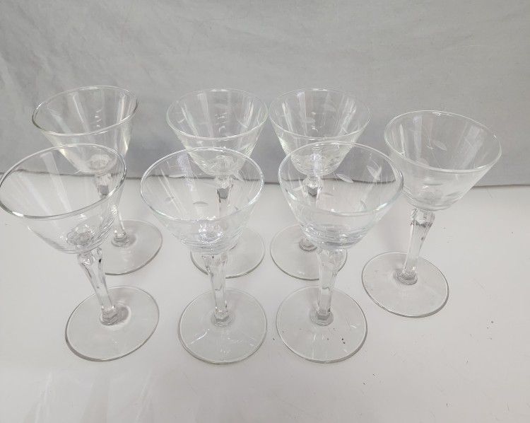 Vintage Libbey Priscilla port or after dinner drink glasses, set of 5 no chips. Plus 2 sold unetched matching glasses. 5 7/8"H x 3W x cup 2"D. Total 7