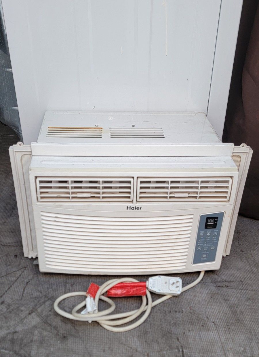 AIR CONDITIONER. AIR CONDITION AC UNIT 8000 BTU EXCELLENT CONDITION