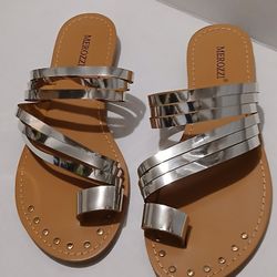 New Merozzi Open Toes Flat  Color Silver Sandals Size 7.5